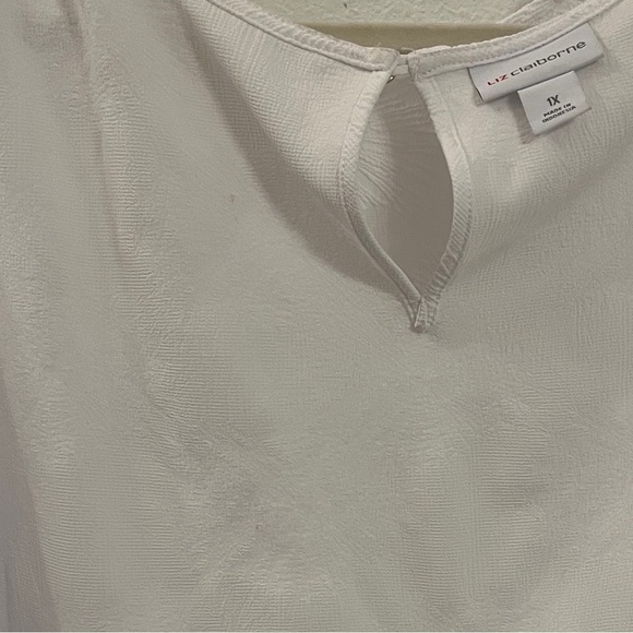 Liz Claiborne White Textured Blouse | Bell Sleeve Top | Size 1X - Picture 13 of 15